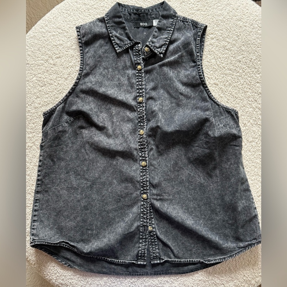 Urban Outfitters BDG sleeveless button up